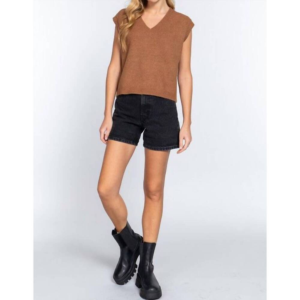 NEW ACTIVE BASIC v-neck sweater vest in caramel